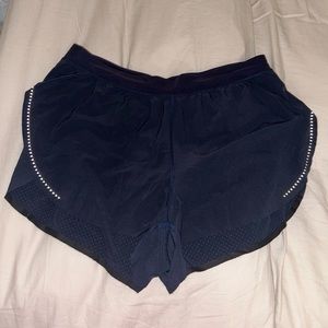 Lululemon “find your pace” high rise short in navy blue